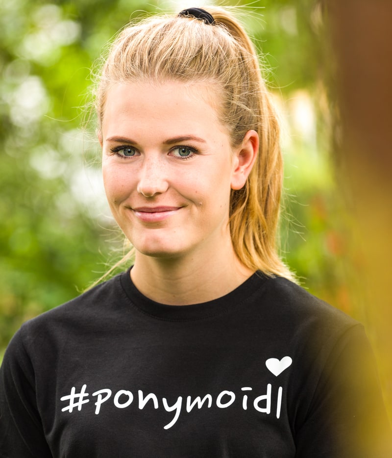 katrin-ponyschule-tanja-wein-min katrin-ponyschule-tanja-wein-min