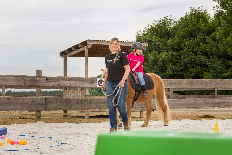 Ponyschule_Tanja_Wein-Integratives-reiten-ponyhof-bayern unsere-kurse-ponyschule-tanja-wein-min
